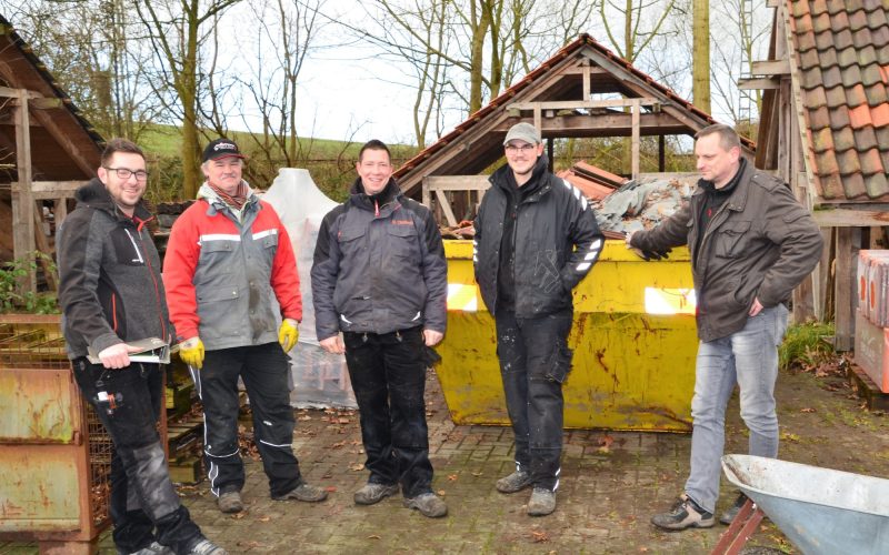 v-l-n-r Thorsten Scheper- Fachpraxislehrer BBSII, Dachdeckermeister Boris Schult, Dachdeckermeister Dennis Cramer, Auszubildender Janek Schult, Dachdeckermeister Lothar Heuermann
