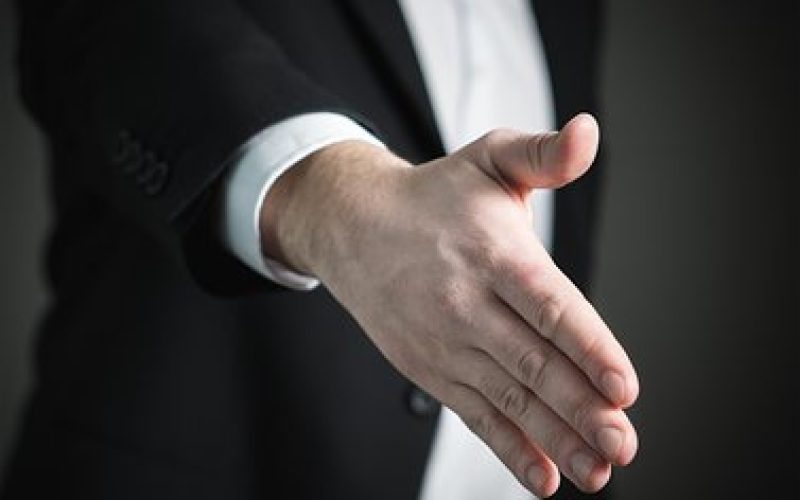 handshake-eb35b40928_340